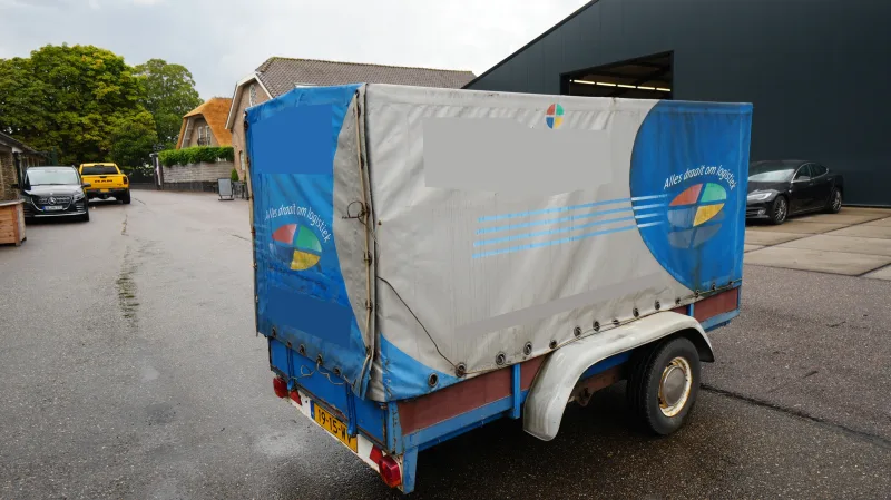 EQUIPE - Taurpalin trailer broken axle!