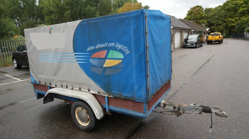 EQUIPE - Taurpalin trailer broken axle!