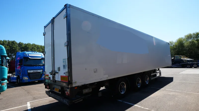 H.T.F. - 3 Axle frigo trailer Carrier Vector 1850 