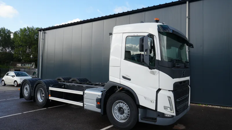 Volvo - FM 500 6X2 New Chassis truck RHD
