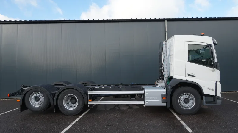 Volvo - FM 500 6X2 New Chassis truck RHD