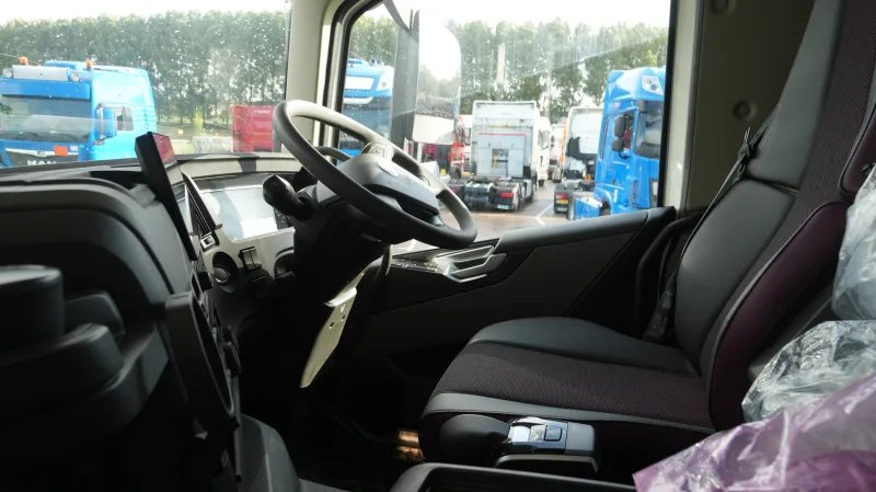 Volvo - FM 500 6X2 New Chassis truck RHD