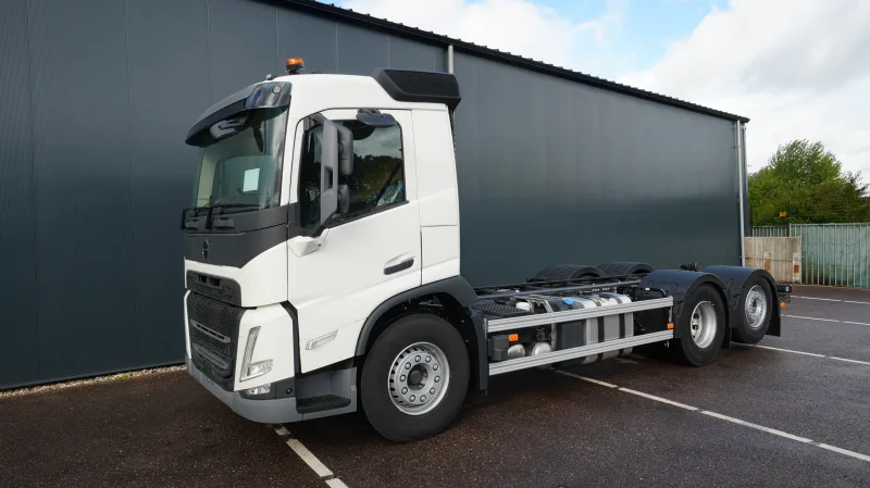Volvo - FM 500 6X2 New Chassis truck RHD