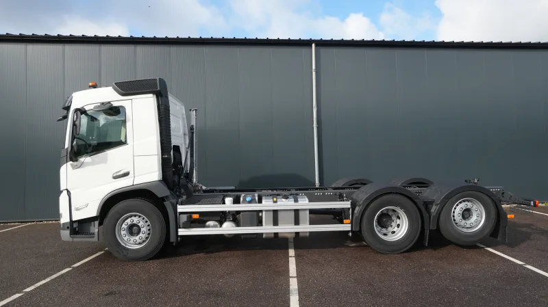 Volvo - FM 500 6X2 New Chassis truck RHD