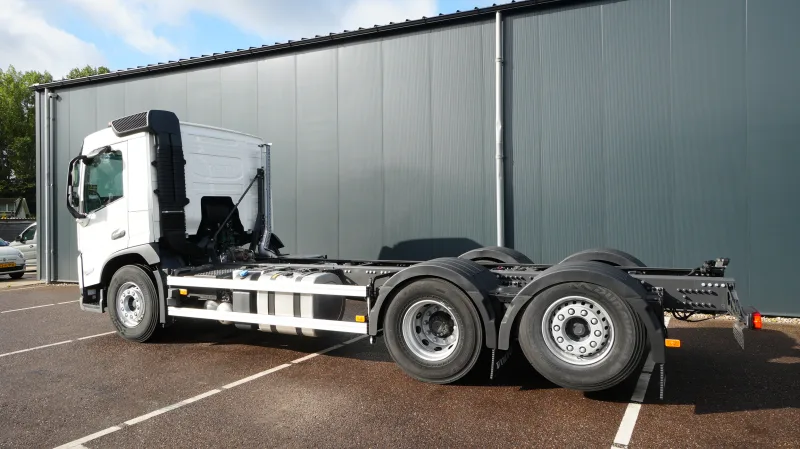 Volvo - FM 500 6X2 New Chassis truck RHD