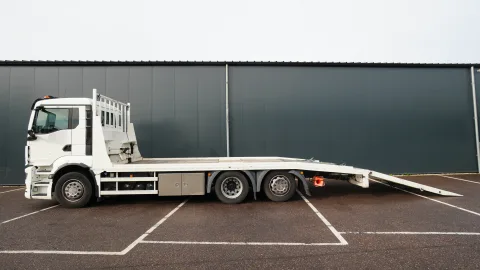 MAN - TGS 26.330 6x2 car/machine transport truck 160.600km