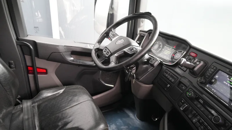 Scania - R 520 V8 6x2 tractor unit retarder
