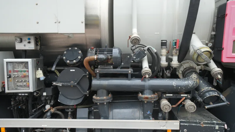 Mercedes-Benz - AXOR 2728 6x2 vacuum suck and pressure tank 206.700KM