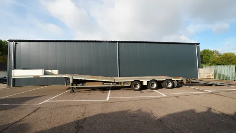 Nooteboom - 3 axle semi low loader with ramps