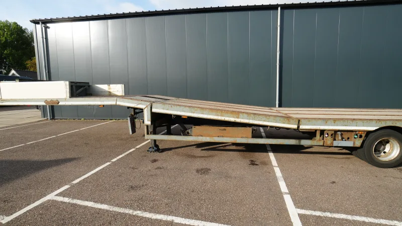 Nooteboom - 3 axle semi low loader with ramps
