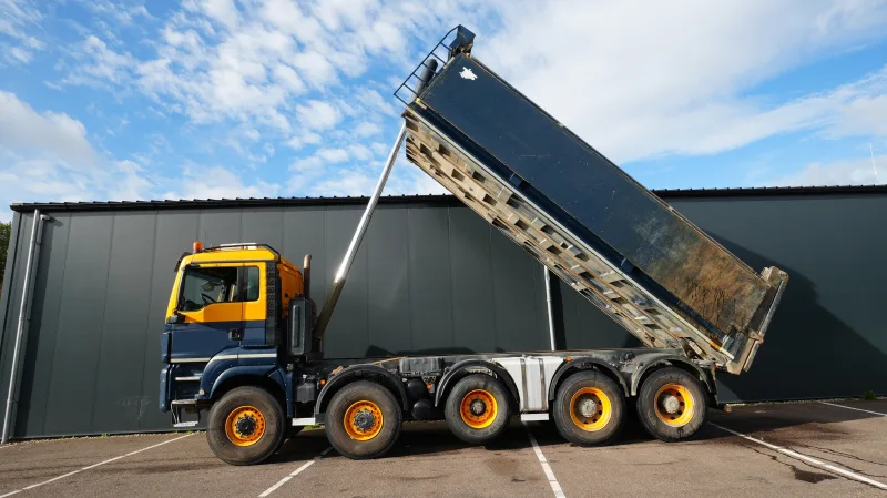 MAN - TGS 49.440 10x8 tipper 486.300km