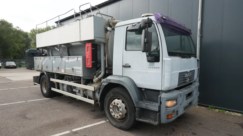 MAN - LE 220 B vacuum truck 35.000km