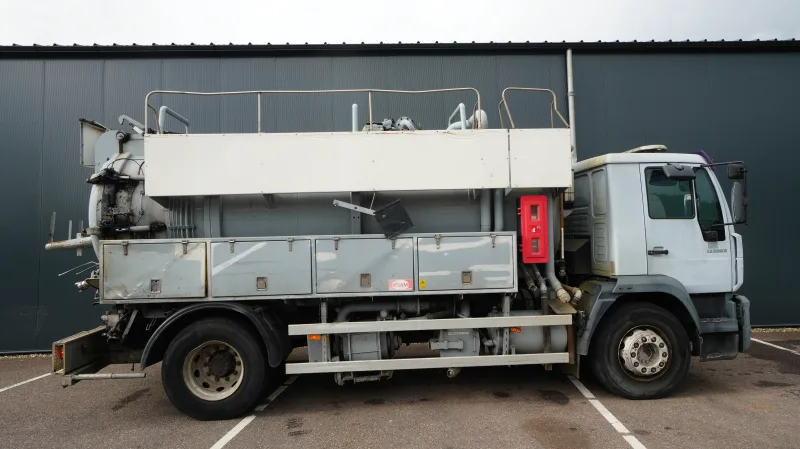 MAN - LE 220 B vacuum truck 35.000km