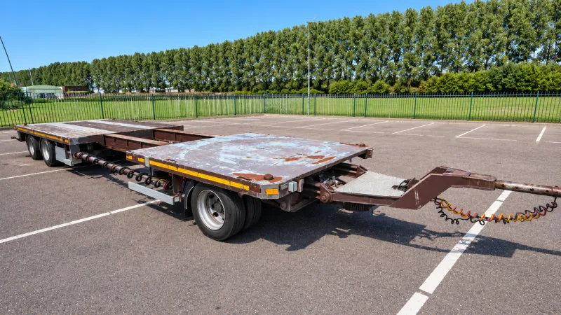 DRACO - 3 axle Flatbed trailer with twistlocks extendable
