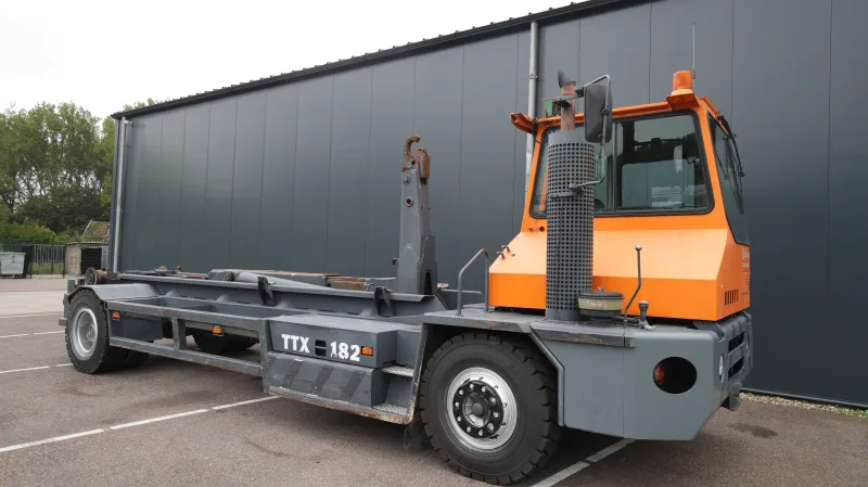 Kalmar - TTX182AL terminal truck container hook-arm system 52.600km
