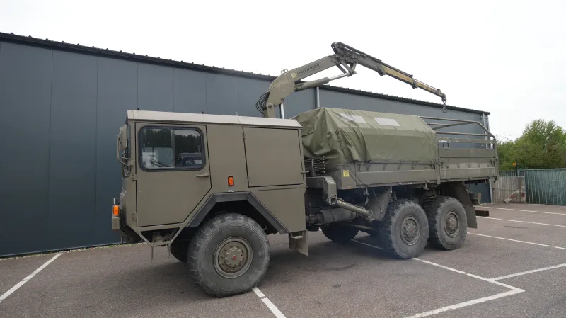 MAN - 20-230 G1 OEAF MANCAT V8 6X6 open box with Palfinger PK 7500 crane 30.100km