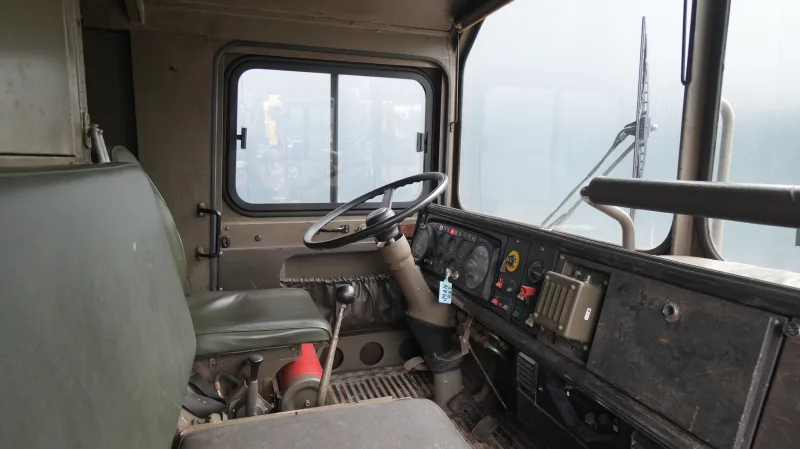 MAN - 20-230 G1 OEAF MANCAT V8 6X6 open box with Palfinger PK 7500 crane 30.100km
