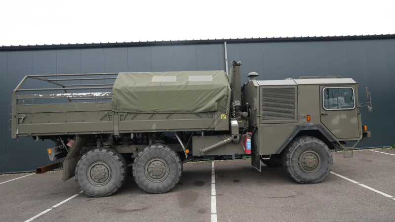MAN - 20-230 G1 OEAF MANCAT V8 6X6 open box with Palfinger PK 7500 crane 30.100km