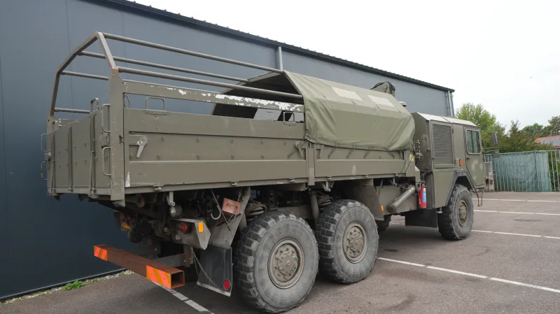 MAN - 20-230 G1 OEAF MANCAT V8 6X6 open box with Palfinger PK 7500 crane 30.100km
