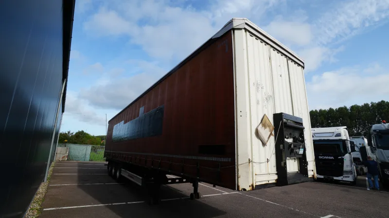 Kassbohrer - 3 axle curtainside trailer