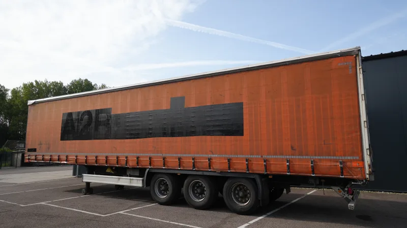 Kassbohrer - 3 axle curtainside trailer