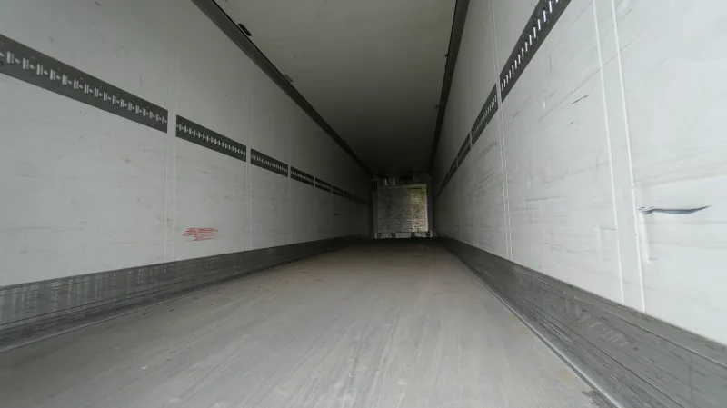 Schmitz Cargobull - 3 AXLE FRIGO TRAILER WITH THERMO KING SLXi 