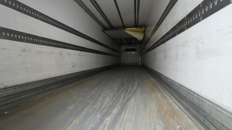 LAMBERET - 3 AXLE FRIGO TRAILER WITH CARRIER VECTOR 1950mt
