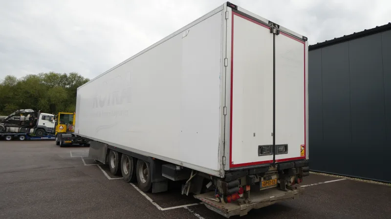 LAMBERET - 3 AXLE FRIGO TRAILER WITH CARRIER VECTOR 1950mt