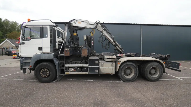 MAN - TGA33.360 6x4 HOOKARM WITH KENNIS CRANE BROKEN ENGINE