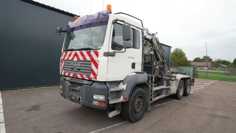 MAN - TGA33.360 6x4 HOOKARM WITH KENNIS CRANE BROKEN ENGINE