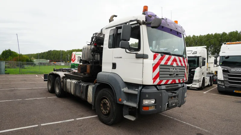 MAN - TGA33.360 6x4 HOOKARM WITH KENNIS CRANE BROKEN ENGINE