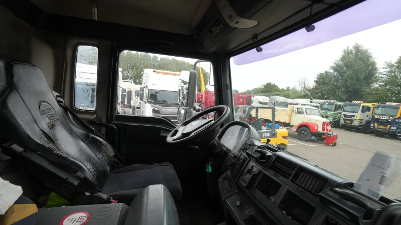 MAN - TGA33.360 6x4 HOOKARM WITH KENNIS CRANE BROKEN ENGINE