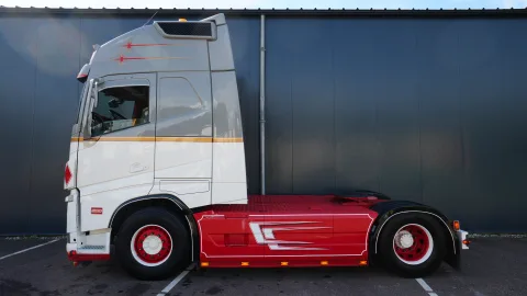Volvo - FH500 ADR GLOBETROTTER SHOWTRUCK