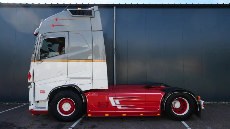 Volvo - FH500 ADR GLOBETROTTER SHOWTRUCK