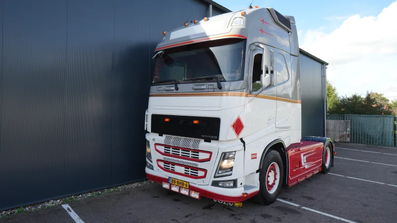Volvo - FH500 ADR GLOBETROTTER SHOWTRUCK