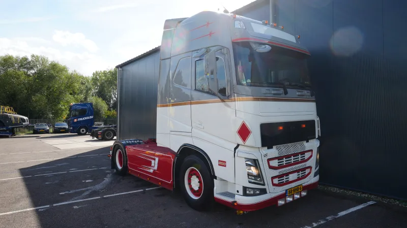 Volvo - FH500 ADR GLOBETROTTER SHOWTRUCK