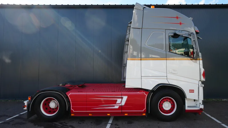 Volvo - FH500 ADR GLOBETROTTER SHOWTRUCK