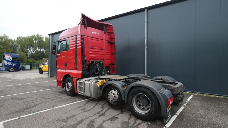 MAN - TGX 24.420 6x2 651.800km
