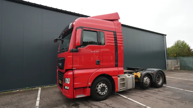 MAN - TGX 24.420 6x2 651.800km