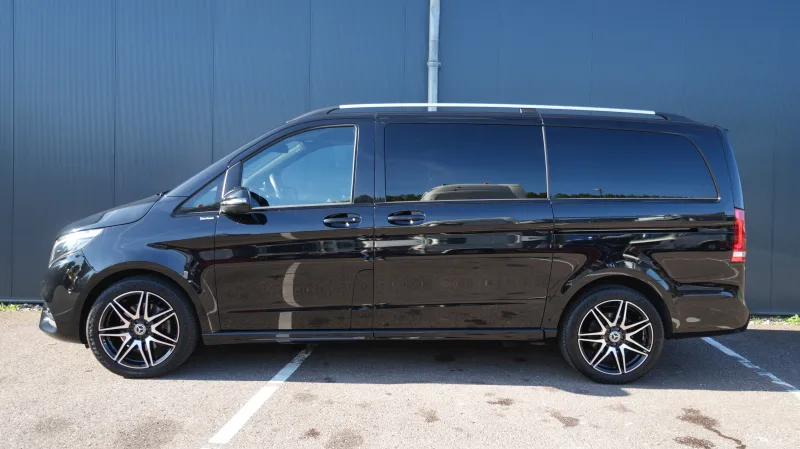 Mercedes-Benz - V300d AVANTGARDE AMG ONLY 11.000KM