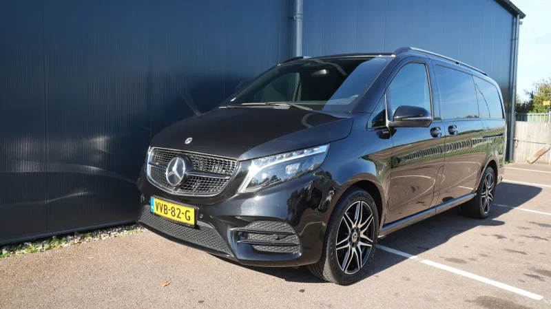 Mercedes-Benz - V300d AVANTGARDE AMG ONLY 11.000KM