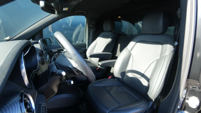 Mercedes-Benz - V300d AVANTGARDE AMG ONLY 11.000KM
