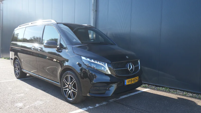 Mercedes-Benz - V300d AVANTGARDE AMG ONLY 11.000KM