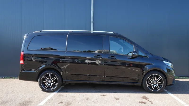 Mercedes-Benz - V300d AVANTGARDE AMG ONLY 11.000KM