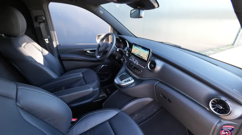 Mercedes-Benz - V300d AVANTGARDE AMG ONLY 11.000KM