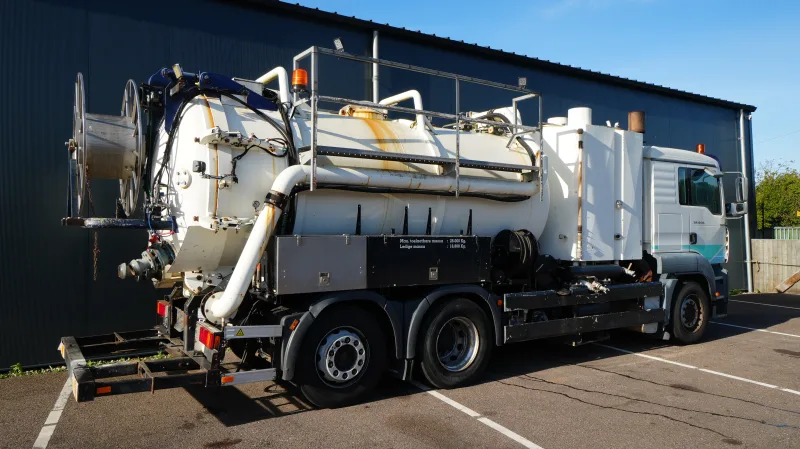 MAN - TGA 26.310 6x2 suck and blow high pressure truck 132.300km