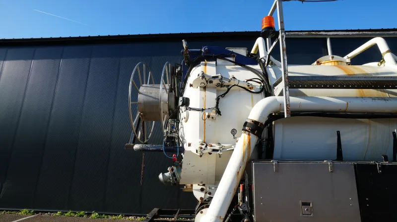 MAN - TGA 26.310 6x2 suck and blow high pressure truck 132.300km