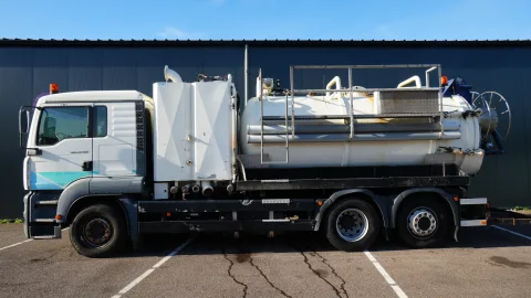 MAN - TGA 26.310 6x2 suck and blow high pressure truck 132.300km