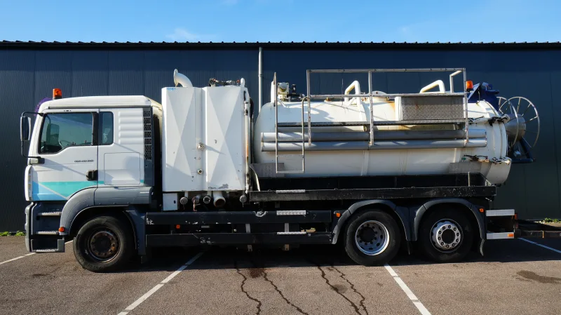 MAN - TGA 26.310 6x2 suck and blow high pressure truck 132.300km