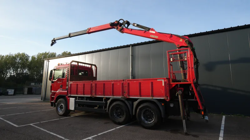 MAN - TGS 33.440 6x4 open box with Palfinger crane 